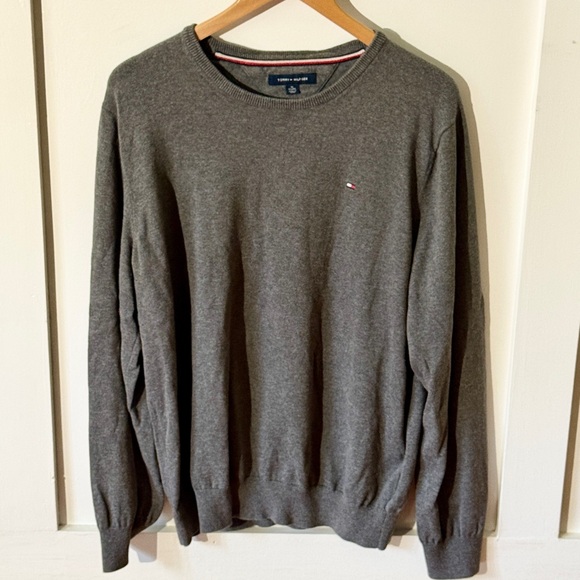 Tommy Hilfiger Classic Gray Crew Neck Sweater - Picture 1 of 3